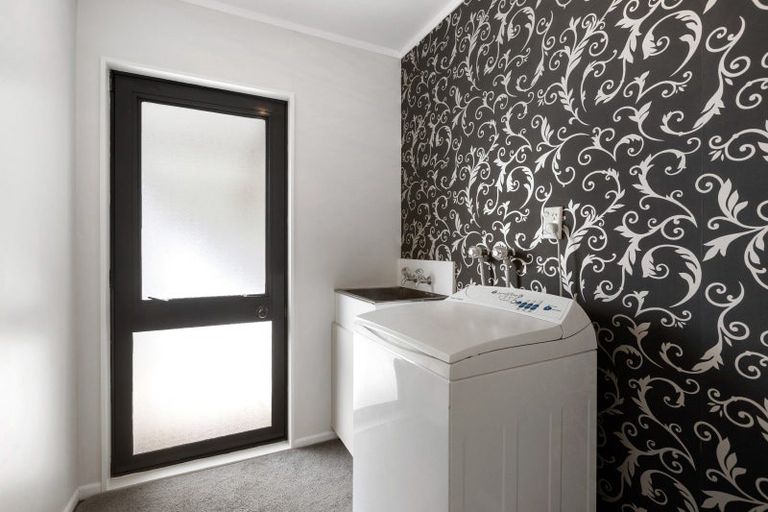 Photo of property in 122 Glenpark Avenue, Frankleigh Park, New Plymouth, 4310