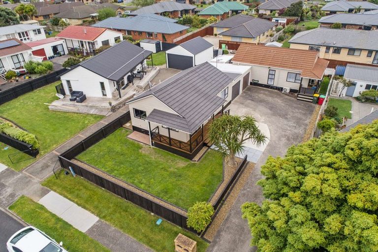 Photo of property in 24a Edgewater Parade, Waiuku, 2123