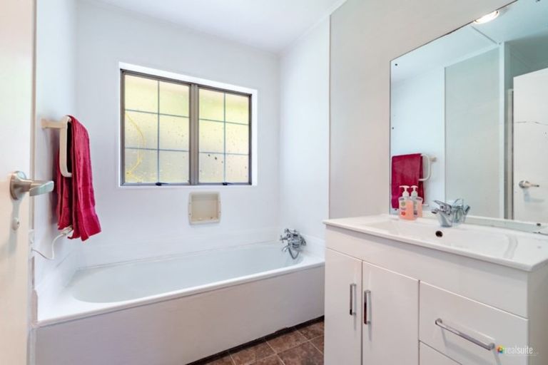 Photo of property in 124 George Street, Stokes Valley, Lower Hutt, 5019