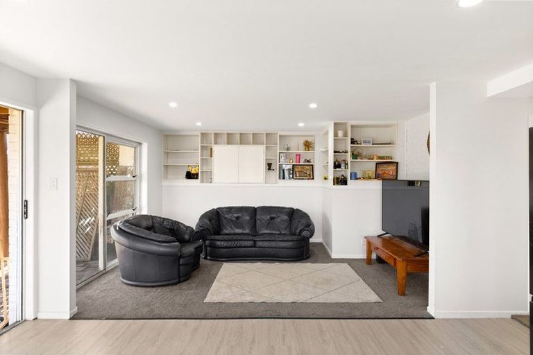 Photo of property in 11 Western View Court, Sunnyvale, Auckland, 0612