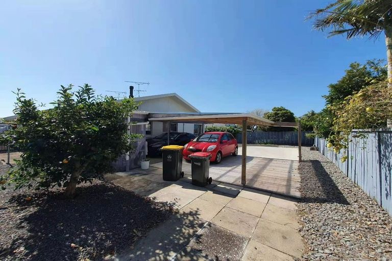 Photo of property in 2/42 Prince Regent Drive, Half Moon Bay, Auckland, 2012