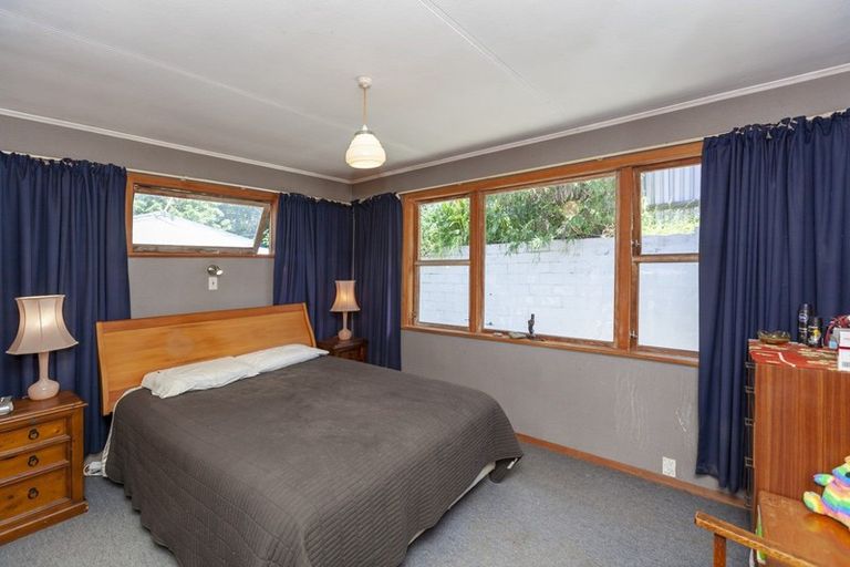 Photo of property in 38 Tiromoana Road, Raumati South, Paraparaumu, 5032