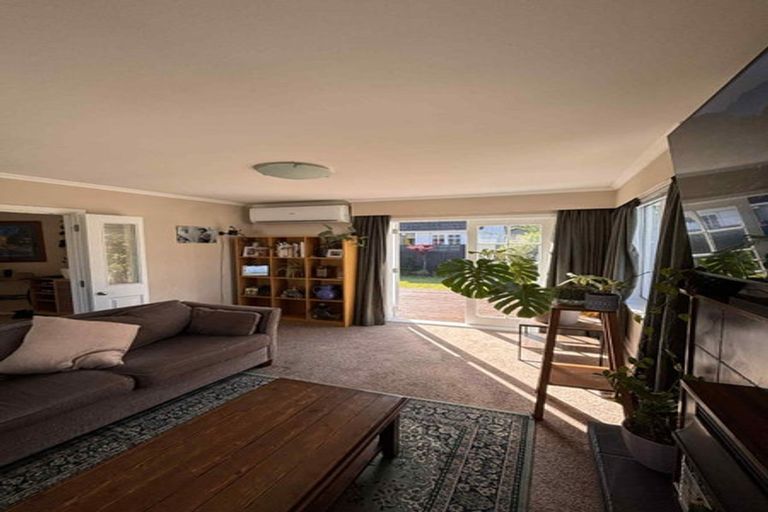 Photo of property in 2b Sutherland Avenue, Silverstream, Upper Hutt, 5019