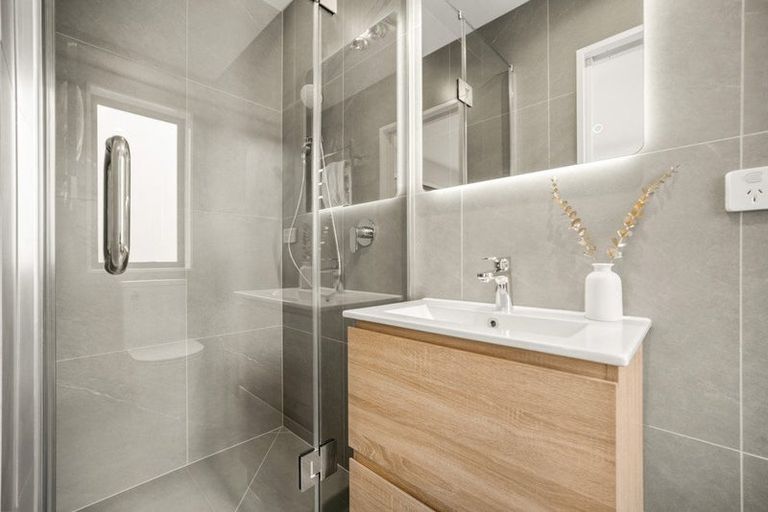 Photo of property in 21c Hillcrest Avenue, Hillcrest, Auckland, 0627