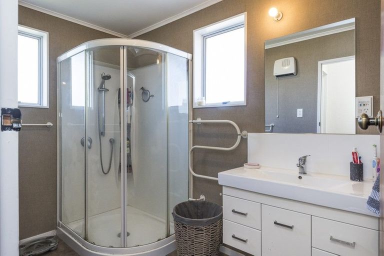 Photo of property in 5 Wairau Place, Kelvin Grove, Palmerston North, 4414