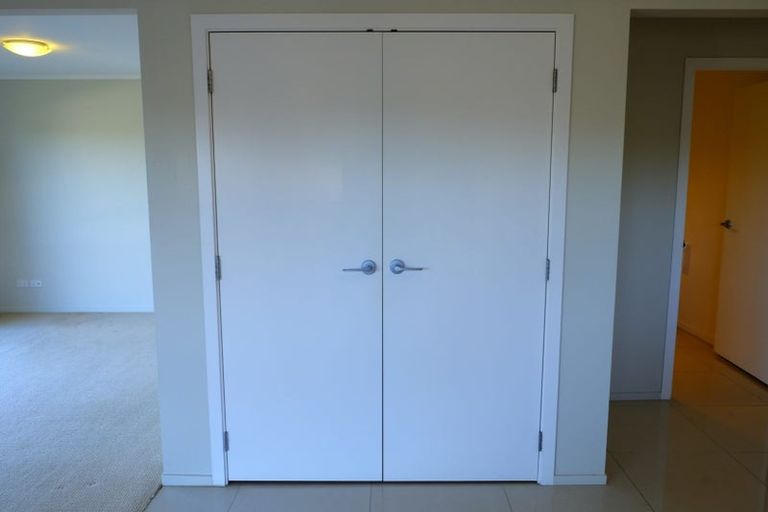 Photo of property in 9 Exploration Way, Whitby, Porirua, 5024