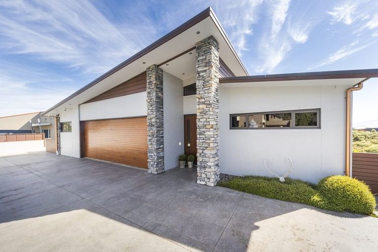 Photo of property in 51 Ruapehu Drive, Fitzherbert, Palmerston North, 4410