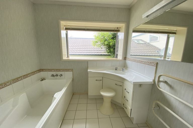 Photo of property in 23 Jellicoe Road, Murrays Bay, Auckland, 0630