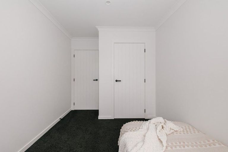 Photo of property in 22a La Lena Grove, Fitzherbert, Palmerston North, 4410