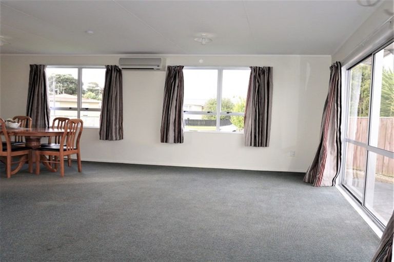 Photo of property in 6 Ryder Crescent, Levin, 5510