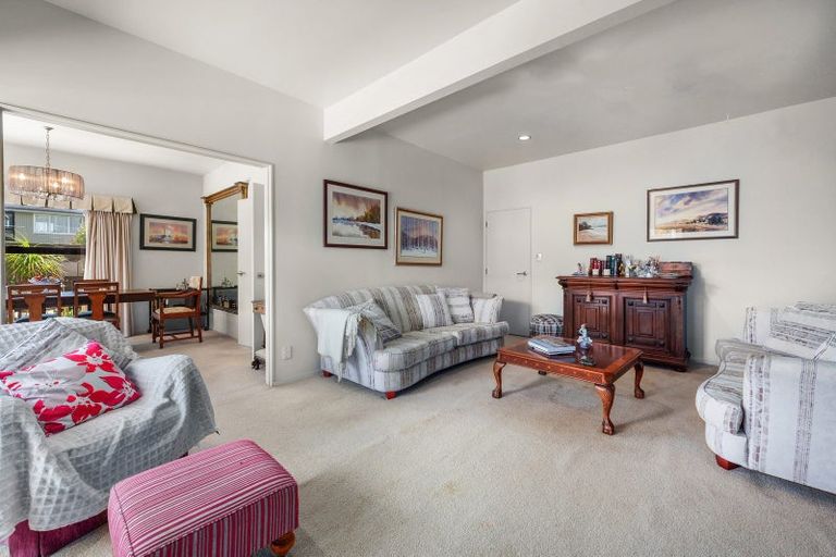 Photo of property in 1/43 Milford Road, Milford, Auckland, 0620