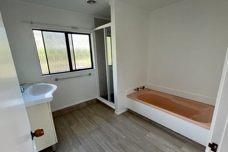 Photo of property in 2/107 Lake Road, Northcote, Auckland, 0627