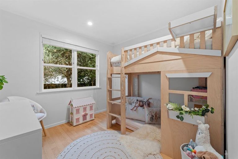 Photo of property in 1/17 Arosa Place, Forrest Hill, Auckland, 0620