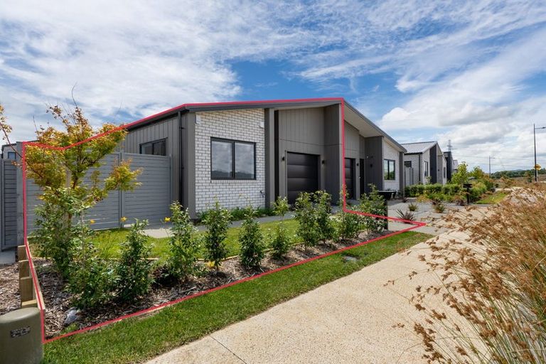 Photo of property in 51 Parkmore Drive, Rosehill, Papakura, 2113