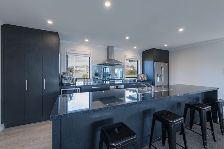 Photo of property in 4 Les Wakefield Road, Mapua, 7005