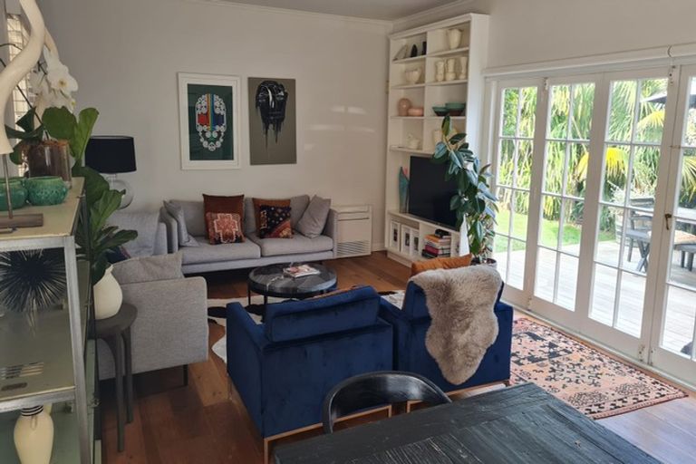 Photo of property in 16 Rossgrove Terrace, Mount Albert, Auckland, 1025