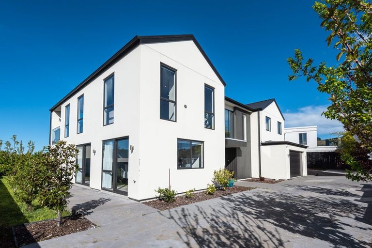 Photo of property in 2 Inverness Lane, Redcliffs, Christchurch, 8081