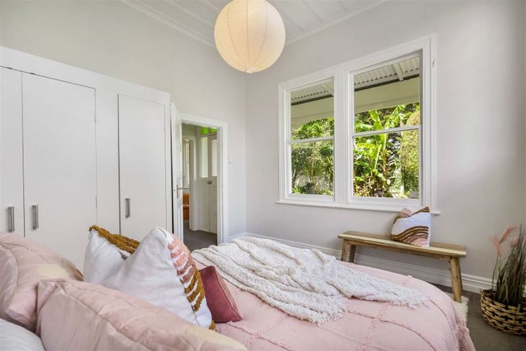 Photo of property in 151 Glenfield Road, Hillcrest, Auckland, 0626