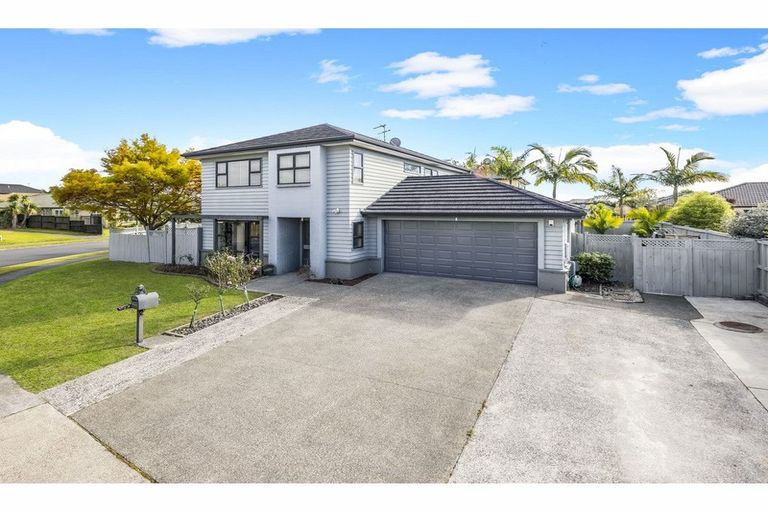Photo of property in 8 Bellshill Close, Wattle Downs, Auckland, 2103