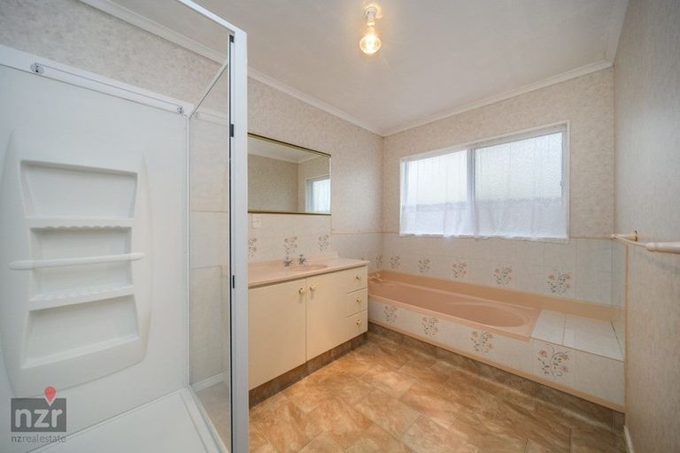 Photo of property in 5 Rosebank Avenue, Kelvin Grove, Palmerston North, 4414