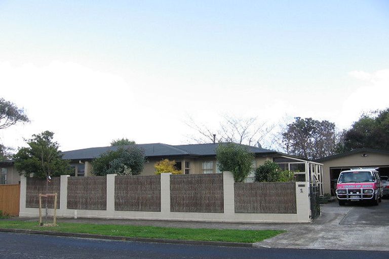 Photo of property in 1 Luton Street, Hokowhitu, Palmerston North, 4410