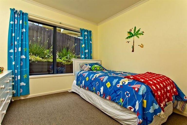 Photo of property in 13 Chelmsley Avenue, Henderson, Auckland, 0612