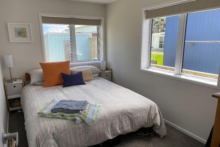 Photo of property in 27 Third Avenue, Urenui, 4377