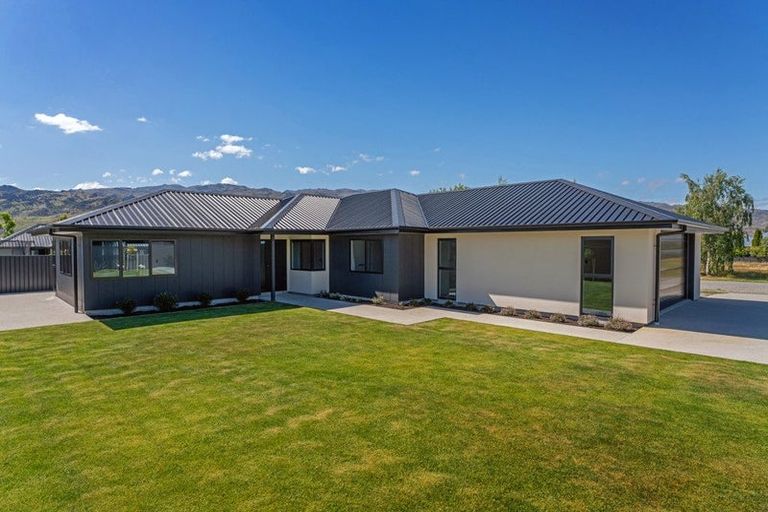 Photo of property in 9 Pisa Moorings Road, Mount Pisa, Cromwell, 9383