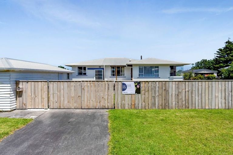 Photo of property in 32 Dieffenbach Street, Opunake, 4616