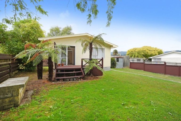 Photo of property in 3 Tacoma Drive, Totara Park, Upper Hutt, 5018