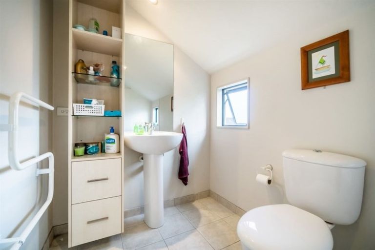 Photo of property in 1/48 Schnapper Rock Road, Schnapper Rock, Auckland, 0632