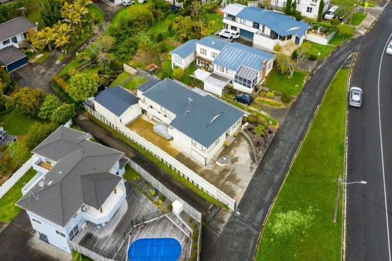 Photo of property in 72 Matipo Road, Mairangi Bay, Auckland, 0630