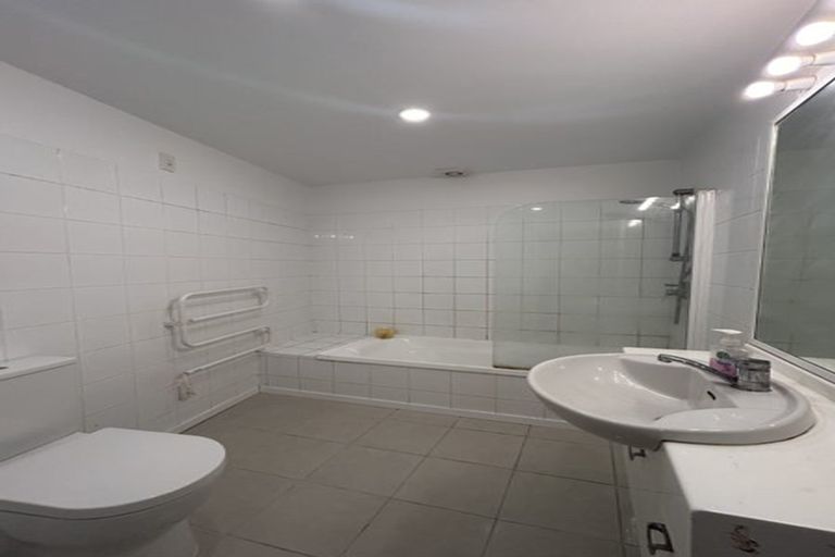 Photo of property in 29 Lawson Place, Mount Victoria, Wellington, 6011