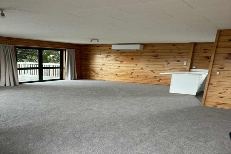 Photo of property in 8a Matai Road, Stanmore Bay, Whangaparaoa, 0932