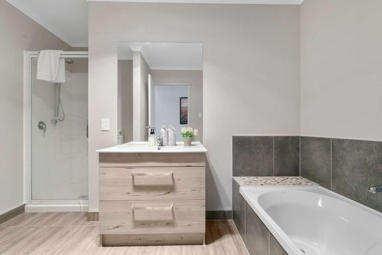 Photo of property in 42 Double Bay Road, Pyes Pa, Tauranga, 3112