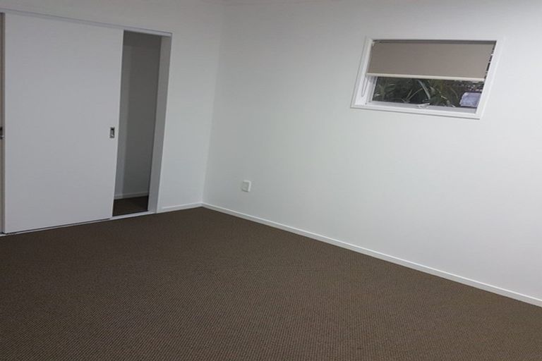 Photo of property in 42 Tamahere Drive, Glenfield, Auckland, 0629