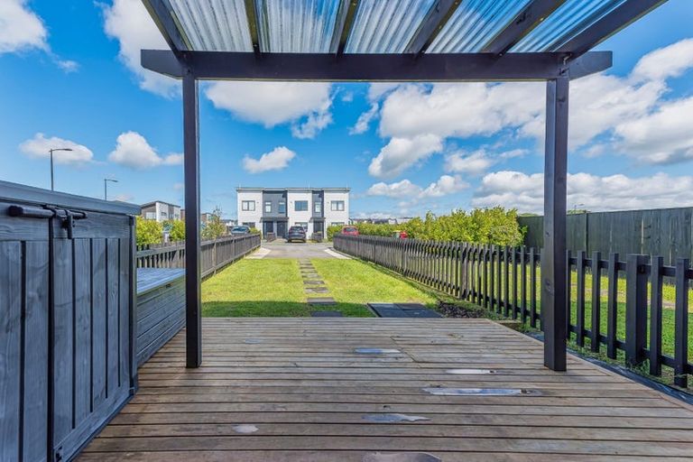 Photo of property in 4 Lumbarda Drive, Kumeu, 0810
