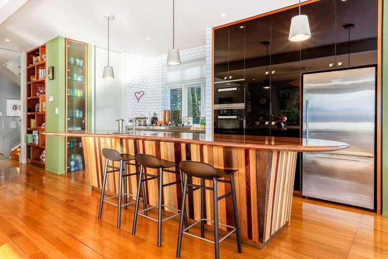 Photo of property in 51 The Crescent, Roseneath, Wellington, 6011