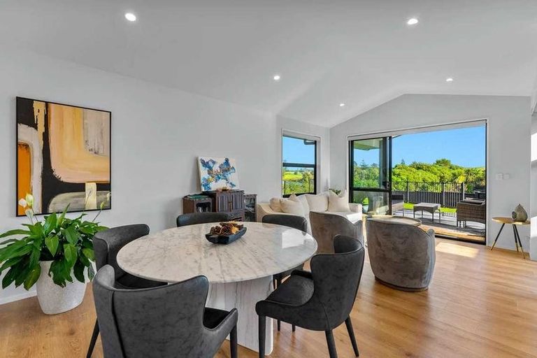 Photo of property in 82 Hayfield Way, Karaka, Papakura, 2113