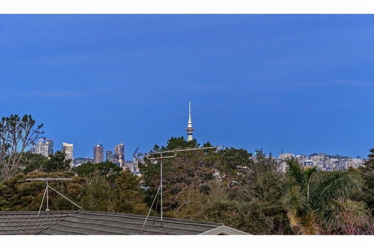 Photo of property in 74 Porritt Avenue, Chatswood, Auckland, 0626