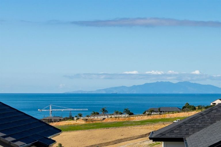 Photo of property in 53 Sunnyheights Road, Orewa, 0931