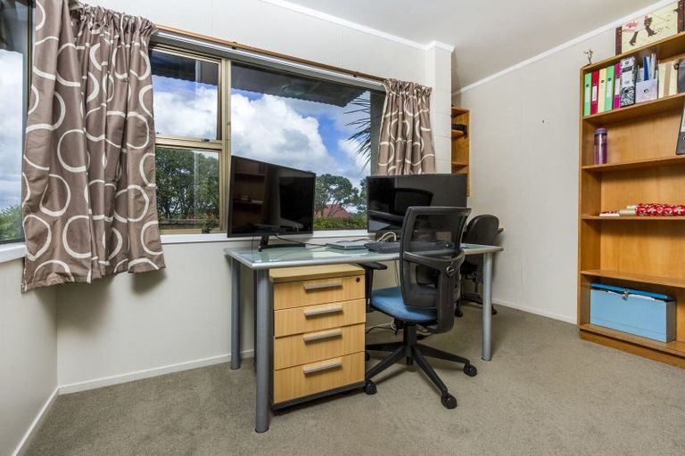 Photo of property in 1 Busbridge Place, Hillcrest, Auckland, 0627