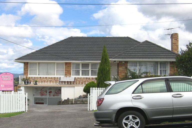 Photo of property in 41 Luckens Road, West Harbour, Auckland, 0618
