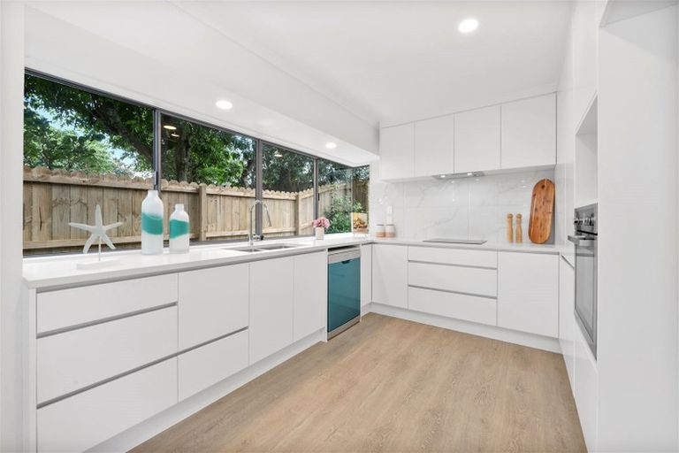 Photo of property in 2/10 Casabella Court, Northpark, Auckland, 2013