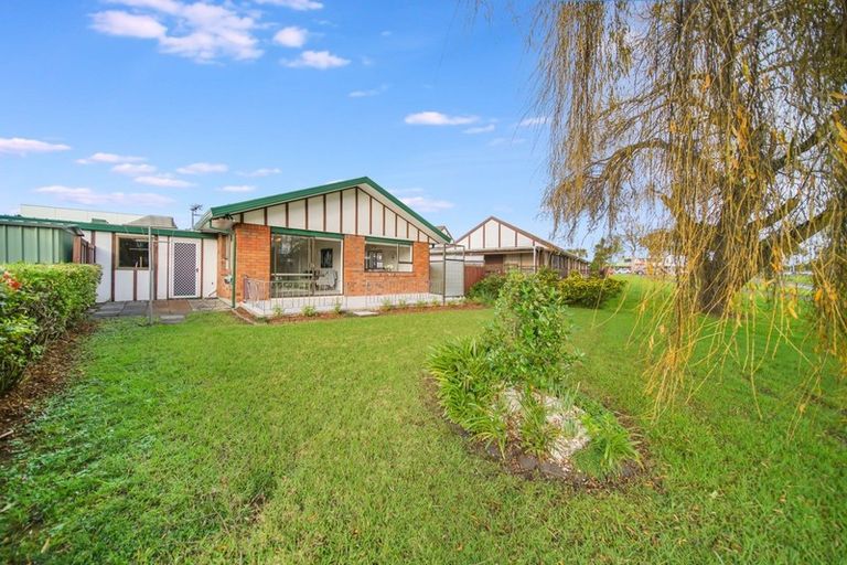 Photo of property in 2/8 Kentigern Close, Pakuranga, Auckland, 2010