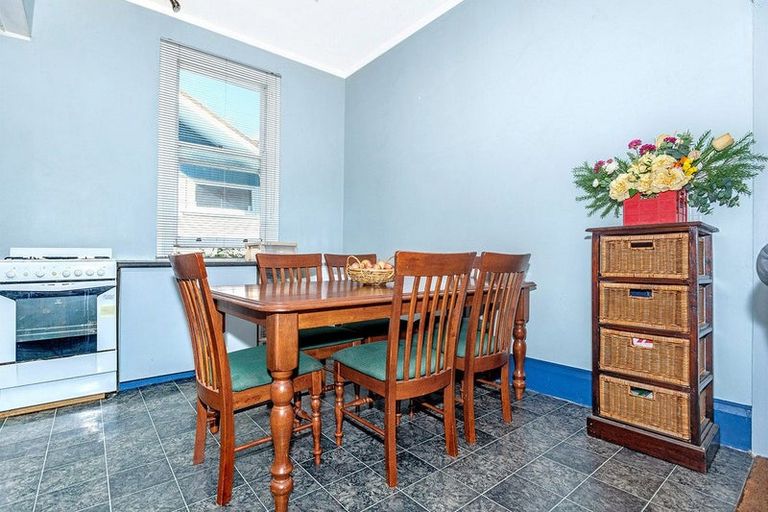 Photo of property in 16 Queens Road, Elgin, Gisborne, 4010