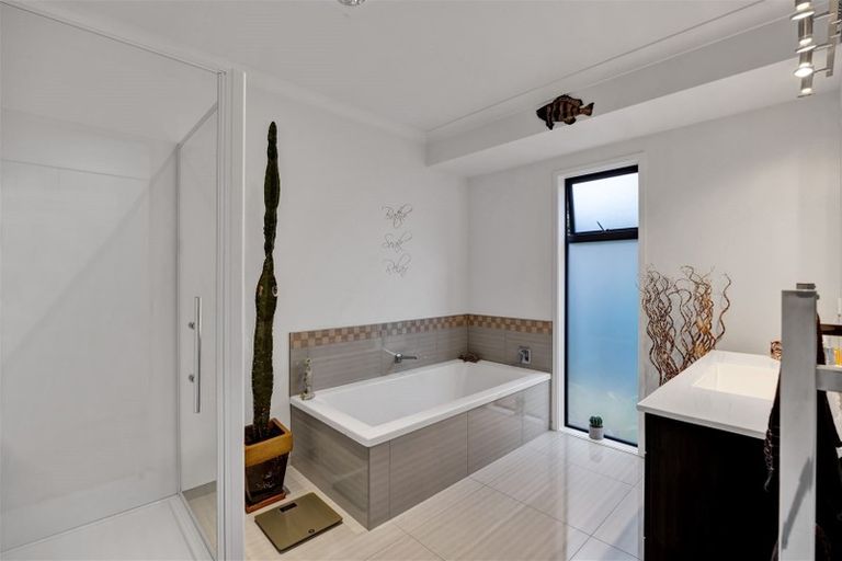 Photo of property in 17 Wentworth Lane, Waiwhakaiho, New Plymouth, 4312