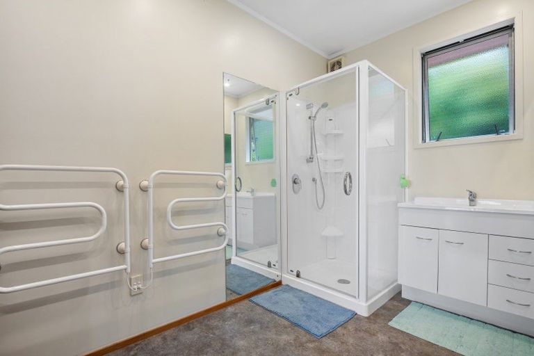 Photo of property in 77 Seaview Road, Piha, New Lynn, 0772