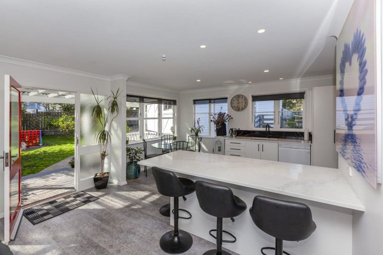 Photo of property in 122 Ruapehu Street, Paraparaumu, 5032