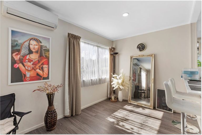 Photo of property in 303 Roscommon Road, Clendon Park, Auckland, 2103